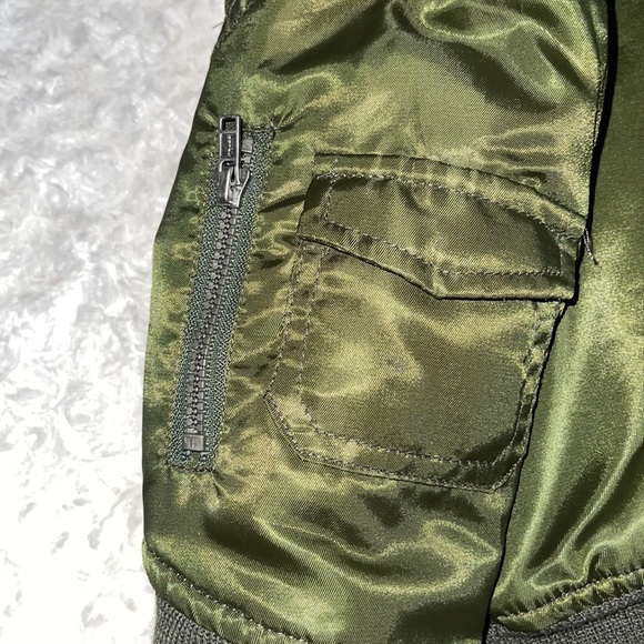 KIDS PLAY Top Gun 745 Bomber Jacket Green & Red patches and multiple pockets 12M - Picture 10 of 13